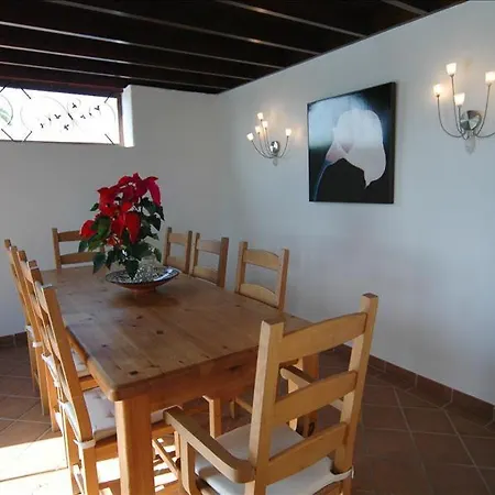 Playa Del Blanca - A Delightful 4 Bedroom - Hot Tub - Walking Distance To The Beach Βίλα Πλάγια Μπλάνκα