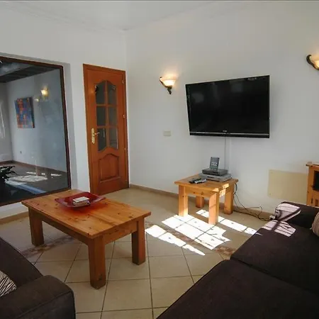 Playa Del Blanca - A Delightful 4 Bedroom - Hot Tub - Walking Distance To The Beach