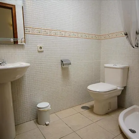 Playa Del Blanca - A Delightful 4 Bedroom - Hot Tub - Walking Distance To The Beach Βίλα