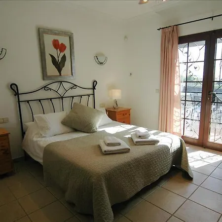 Playa Del Blanca - A Delightful 4 Bedroom - Hot Tub - Walking Distance To The Beach Βίλα *