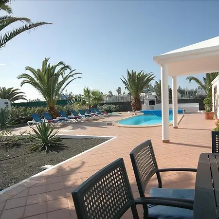 Playa Del Blanca - A Delightful 4 Bedroom - Hot Tub - Walking Distance To The Beach Πλάγια Μπλάνκα
