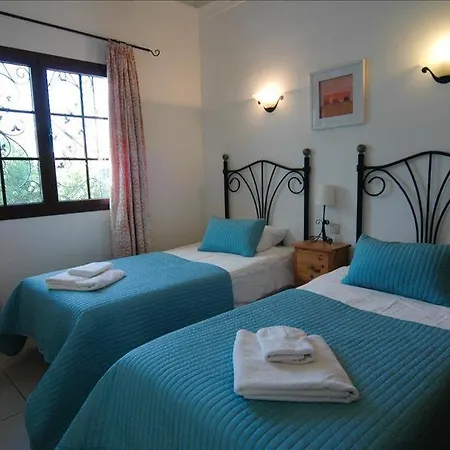 Playa Del Blanca - A Delightful 4 Bedroom - Hot Tub - Walking Distance To The Beach Πλάγια Μπλάνκα