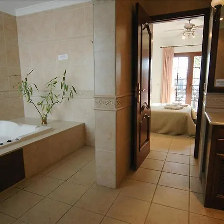 Βίλα Playa Del Blanca - A Delightful 4 Bedroom - Hot Tub - Walking Distance To The Beach Πλάγια Μπλάνκα